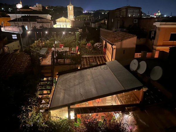 appartamento in vendita a Roma in zona Trastevere