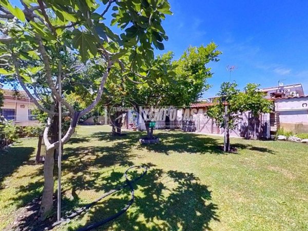 casa indipendente in vendita a Roma in zona Infernetto