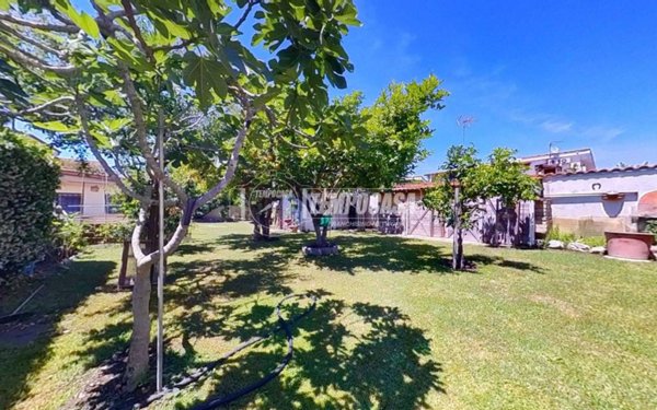 casa indipendente in vendita a Roma in zona Infernetto