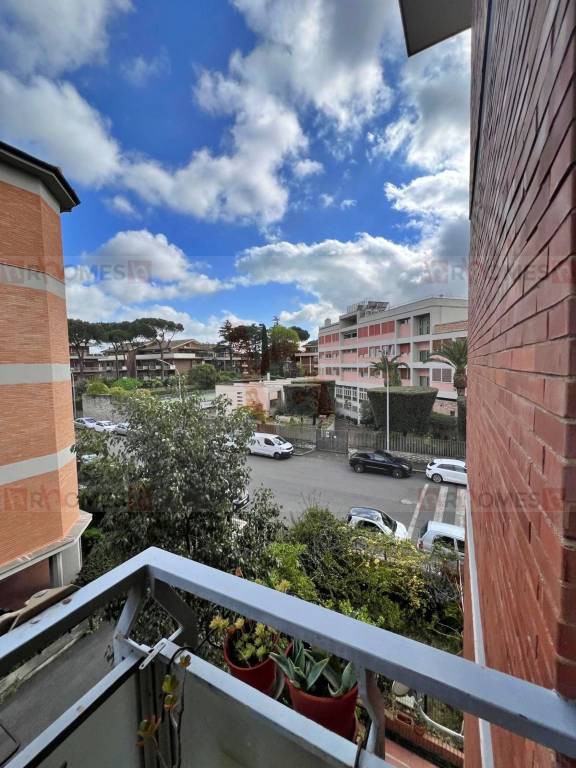 appartamento in vendita a Roma in zona Appio Claudio