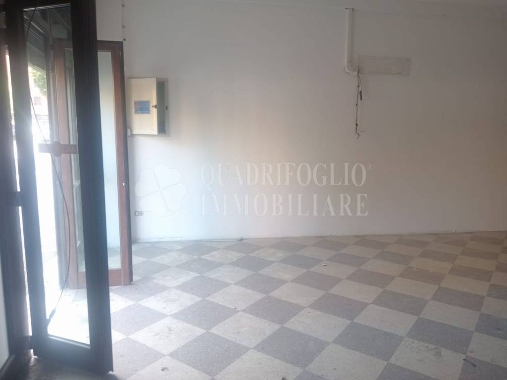 negozio in vendita a Roma in zona Prenestino-Centocelle