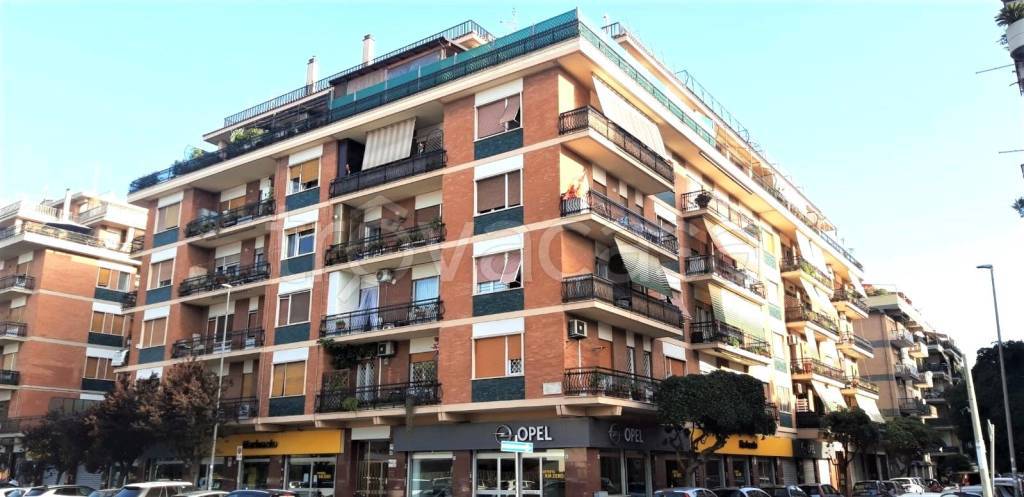 appartamento in vendita a Roma in zona Ostia