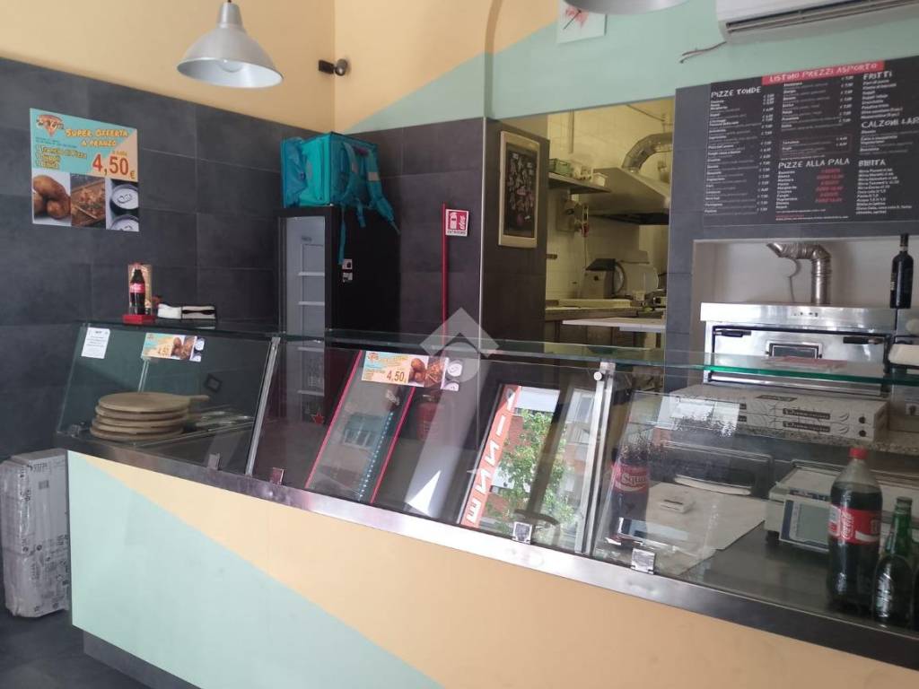 negozio in vendita a Roma in zona Tuscolano