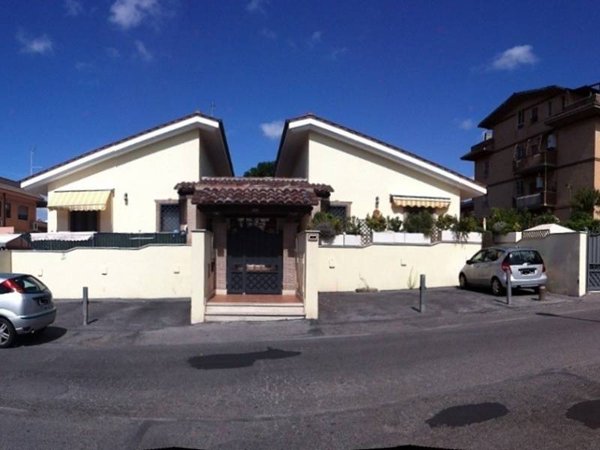 casa indipendente in vendita a Roma in zona Acilia