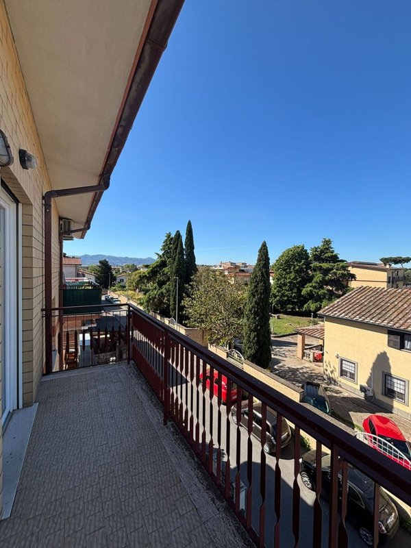 appartamento in vendita a Roma in zona Lunghezza