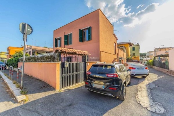 casa indipendente in vendita a Roma in zona Alessandrino