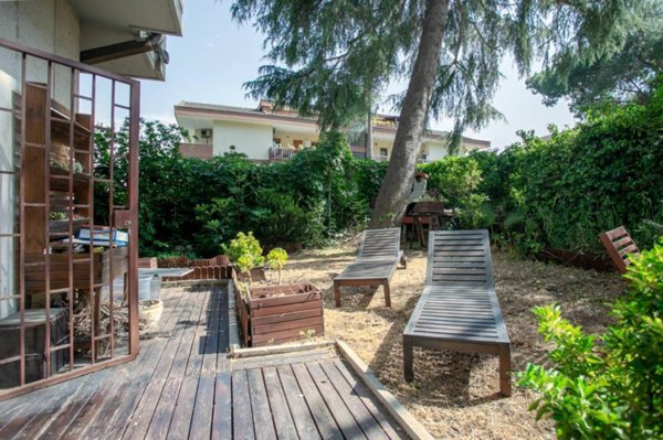 appartamento in vendita a Roma in zona Mostacciano