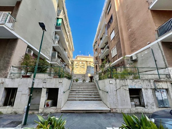 appartamento in vendita a Roma in zona Ardeatino