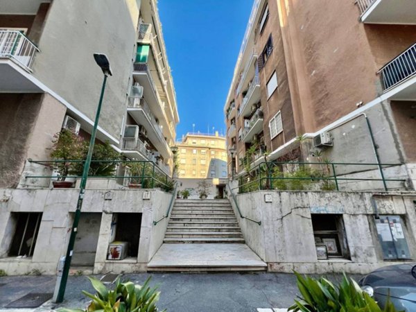 appartamento in vendita a Roma in zona Ardeatino