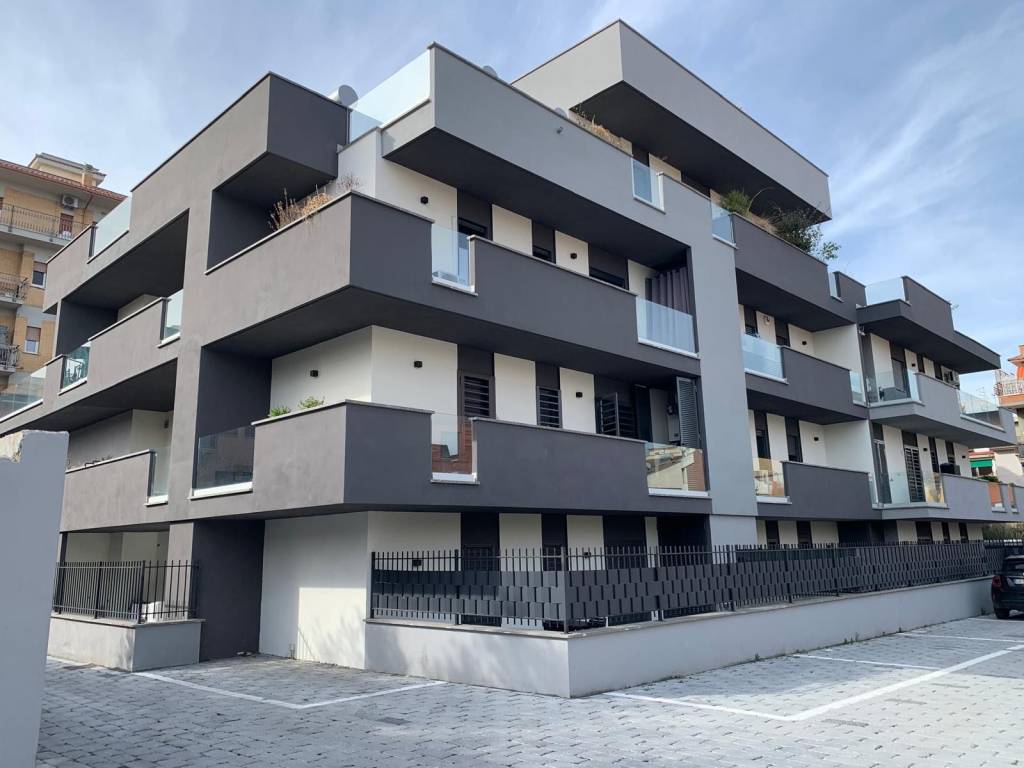 appartamento in vendita a Roma in zona Tor Bella Monaca