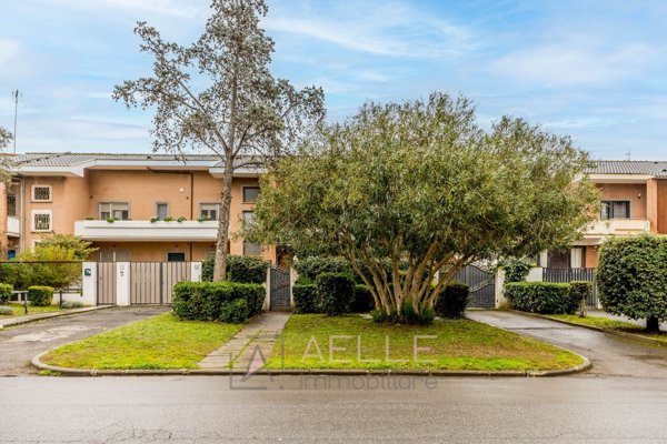 casa indipendente in vendita a Roma in zona Casal Palocco