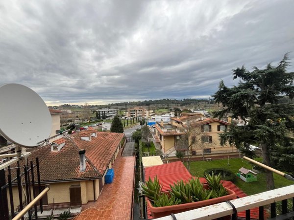casa indipendente in vendita a Roma in zona Pantan Monastero