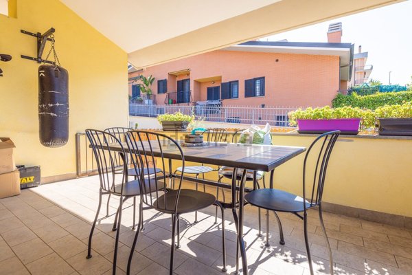 casa indipendente in vendita a Roma in zona Finocchio