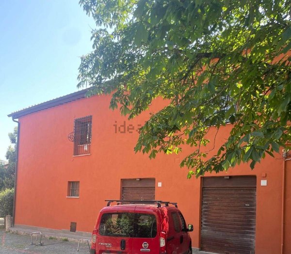 locale commerciale in vendita a Roma in zona Vigna Murata