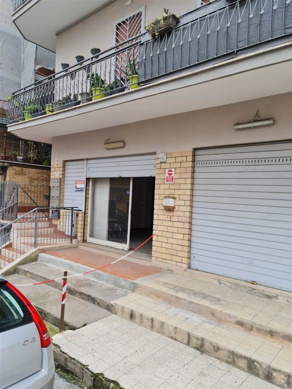 negozio in vendita a Roma in zona Tor Vergata/Torrenova