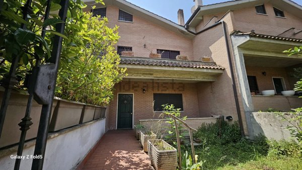 appartamento in vendita a Roma in zona Tomba di Nerone