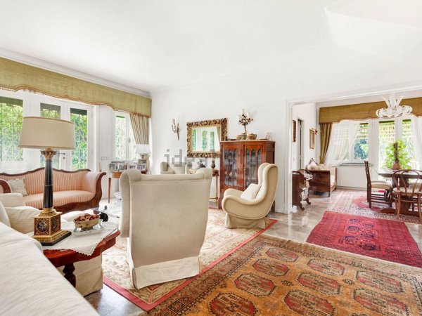casa indipendente in vendita a Roma in zona EUR