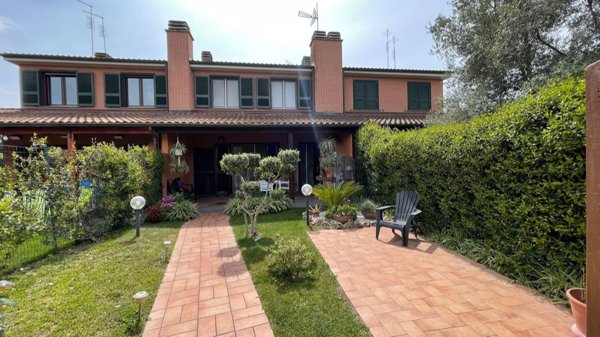 casa semindipendente in vendita a Roma in zona Infernetto