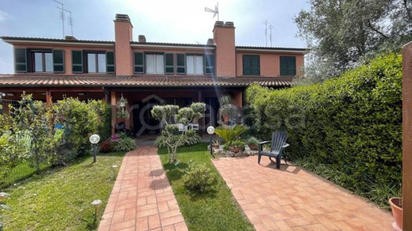 casa indipendente in vendita a Roma in zona Infernetto