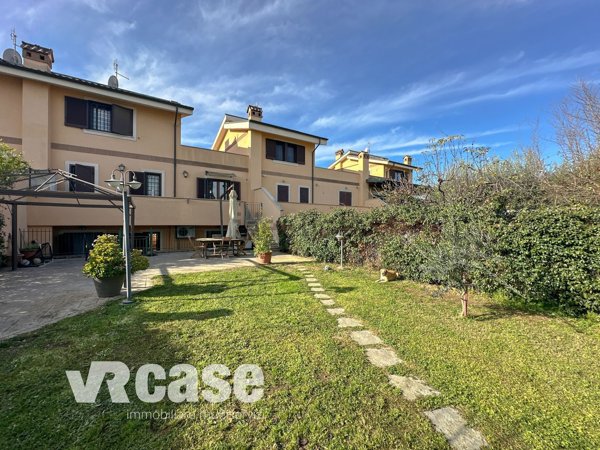 casa indipendente in vendita a Roma in zona Romanina