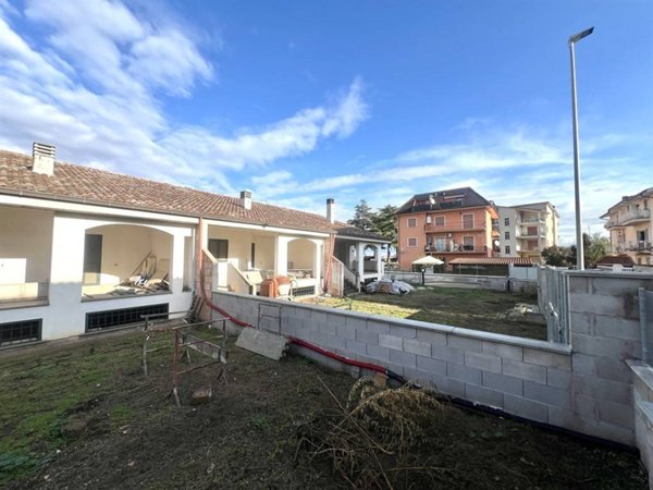 casa indipendente in vendita a Roma in zona Castelverde