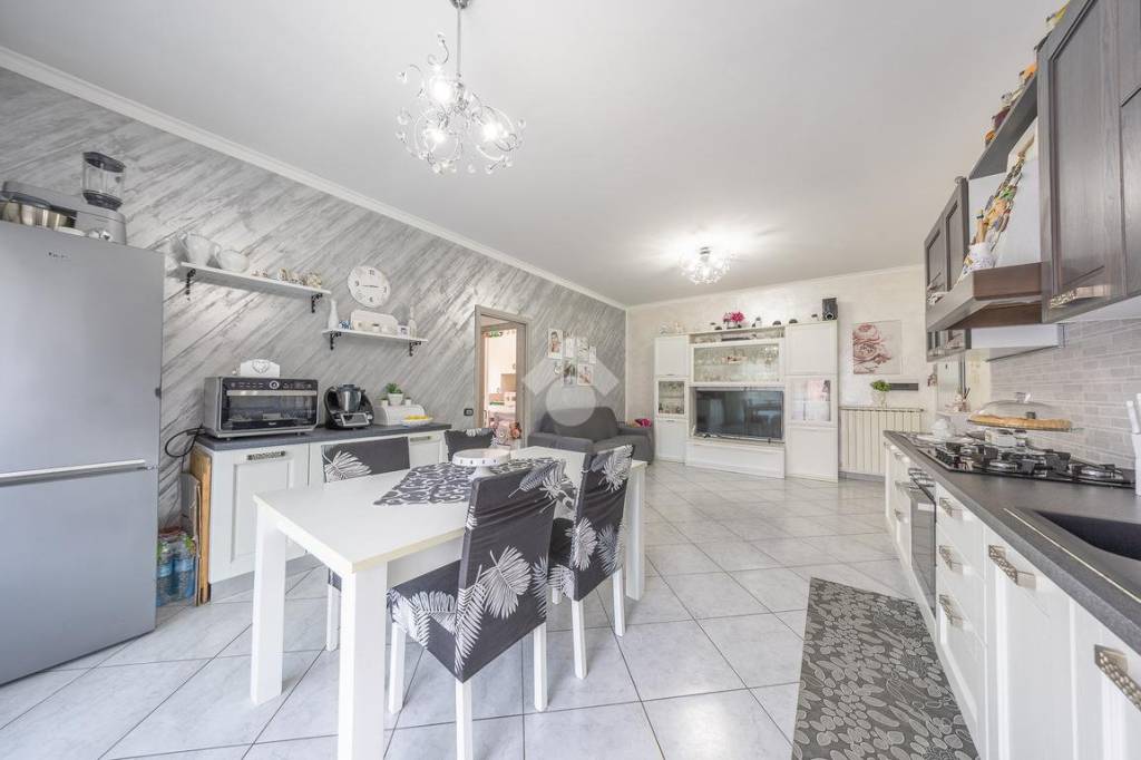 appartamento in vendita a Roma in zona Prenestino-Labicano