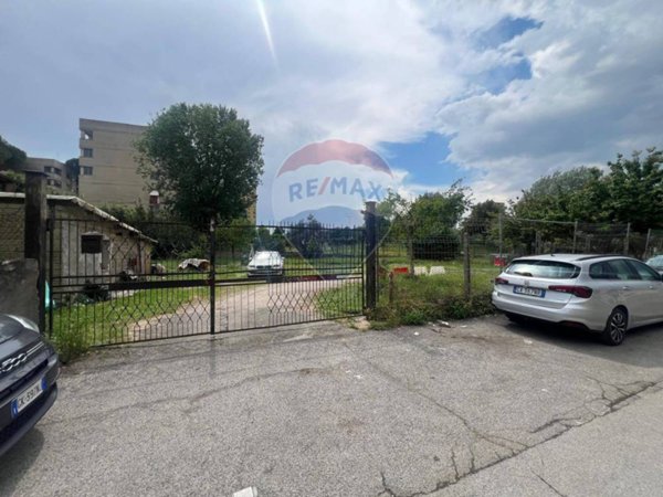 locale di sgombero in vendita a Roma in zona Tor Bella Monaca