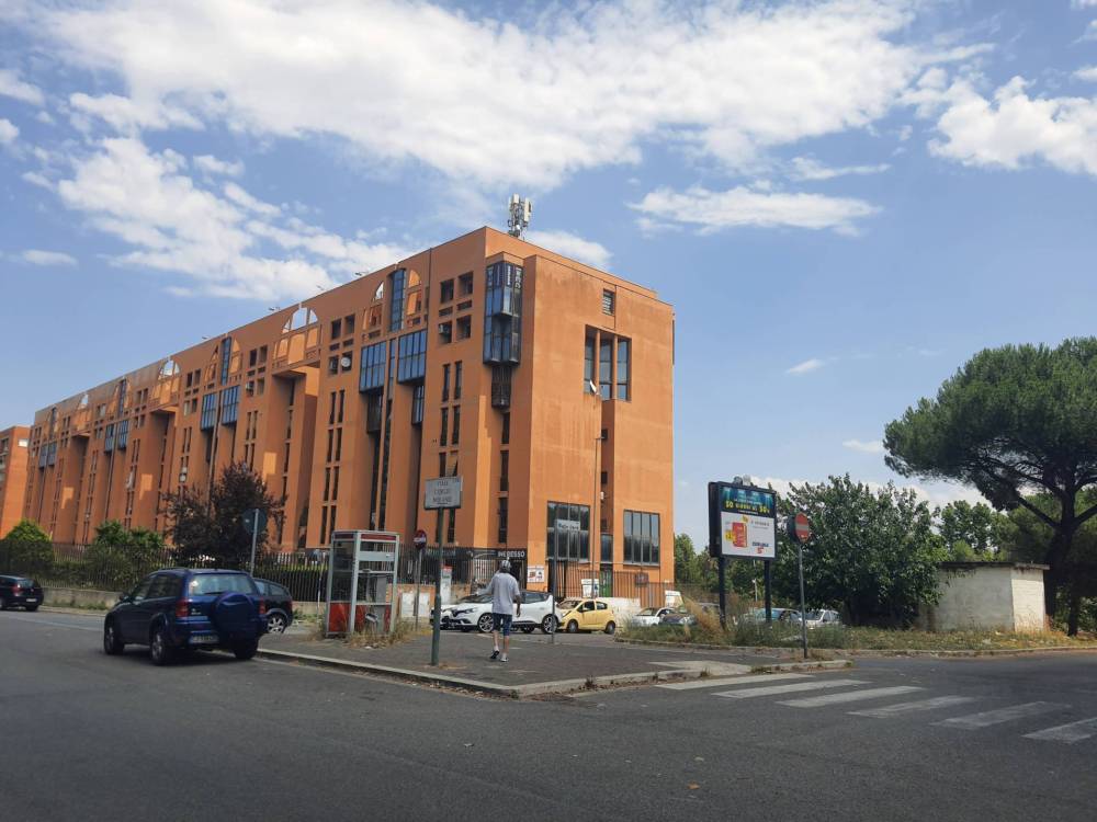 negozio in vendita a Roma in zona Tor Sapienza