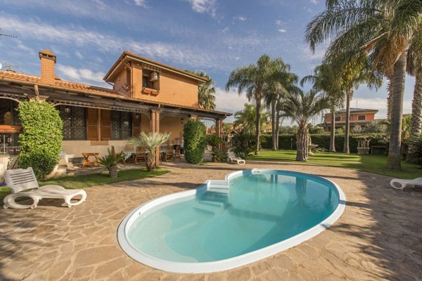 casa indipendente in vendita a Roma