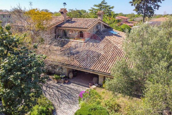 casa indipendente in vendita a Roma in zona Infernetto
