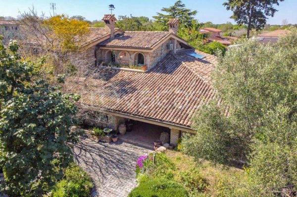 casa indipendente in vendita a Roma in zona Infernetto