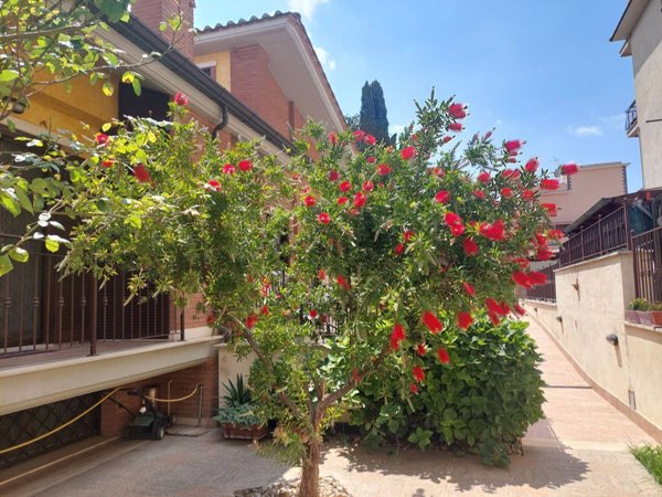 casa indipendente in vendita a Roma in zona Casal Morena