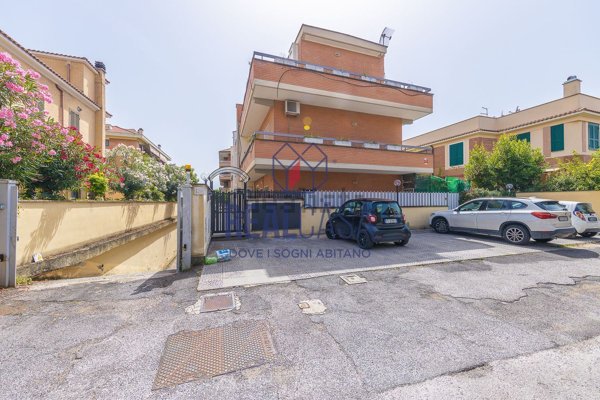 casa indipendente in vendita a Roma in zona Casal Morena