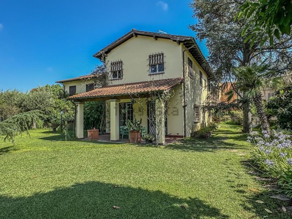 casa indipendente in vendita a Roma in zona Axa