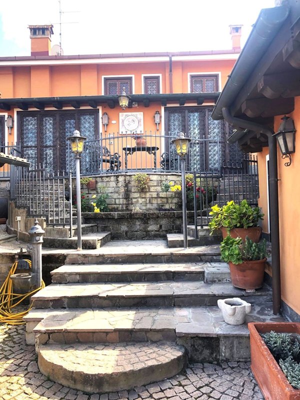 casa indipendente in vendita a Roma in zona Giuliano Dalmata