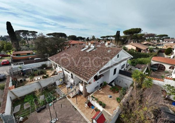 casa indipendente in vendita a Roma in zona Infernetto