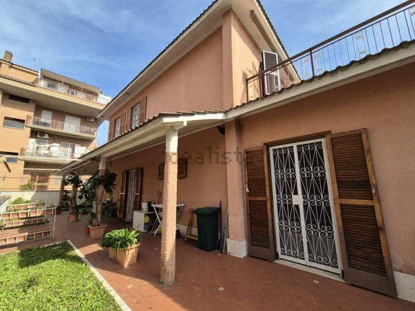 casa indipendente in vendita a Roma in zona Montespaccato