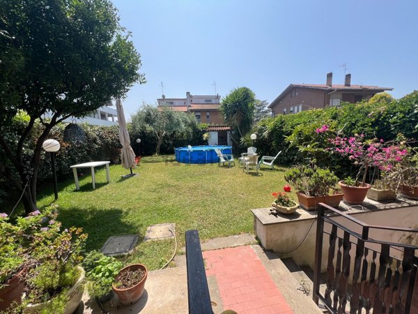 casa indipendente in vendita a Roma in zona Axa