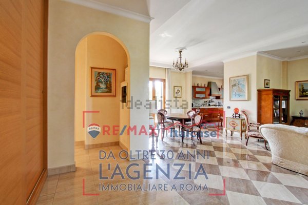 casa indipendente in vendita a Roma in zona Massimina/Casal Lumbroso