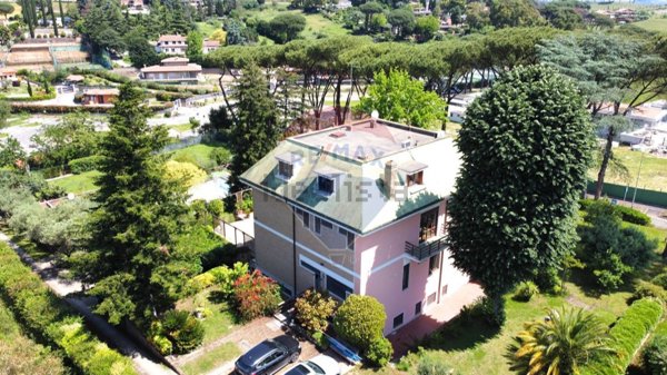 casa indipendente in vendita a Roma in zona Grottarossa