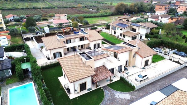 casa indipendente in vendita a Roma in zona Finocchio