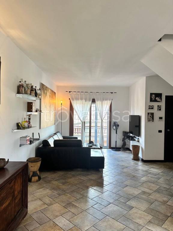 appartamento in vendita a Roma in zona Torre Gaia