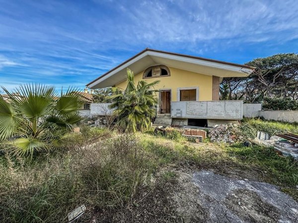 casa indipendente in vendita a Roma in zona Acilia