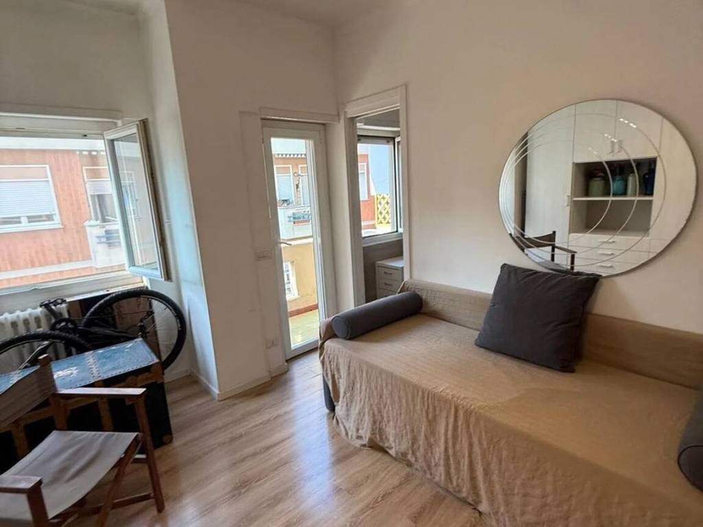 appartamento in vendita a Roma in zona Castel Fusano