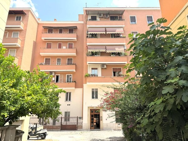 appartamento in vendita a Roma in zona Tuscolano