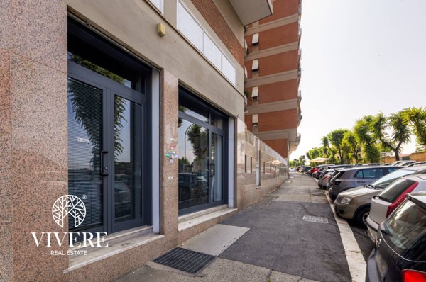 locale commerciale in vendita a Roma in zona Collatino