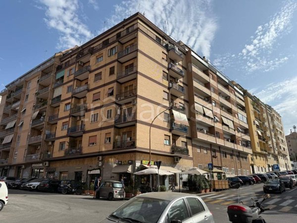 locale commerciale in vendita a Roma in zona Aurelio