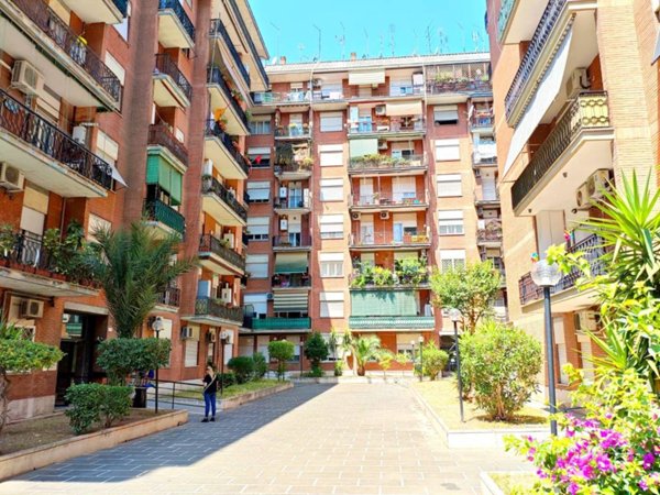appartamento in vendita a Roma in zona Cinecittà