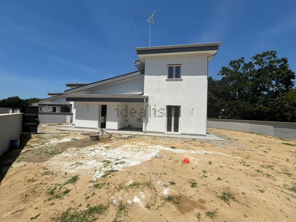 casa indipendente in vendita a Roma in zona Valle Santa