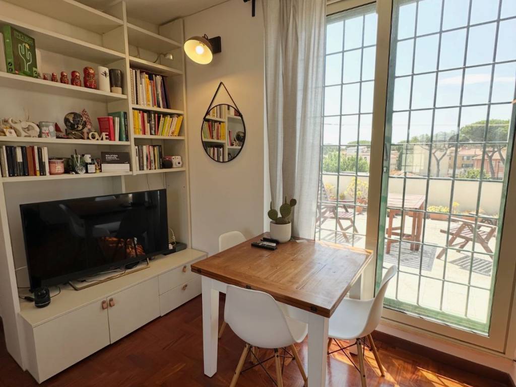 appartamento in vendita a Roma in zona Appio Pignatelli